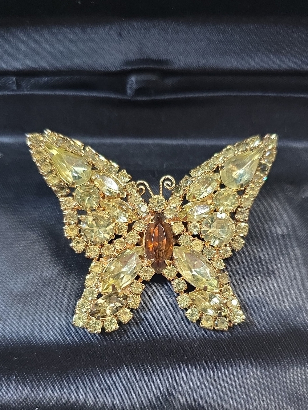Vintage Weiss Gold Tone Pale Yellow & Amber Crystal Butterfly Figural Brooch